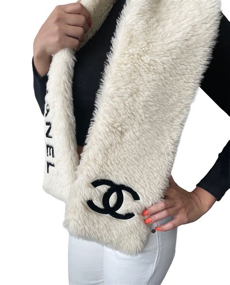 bufanda chanel original|chanel fashion.